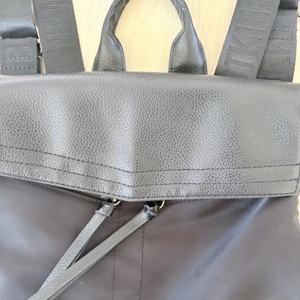Botkier New York Black Mini Trigger Backpack‎ Bag Handbag Travel Zippers.